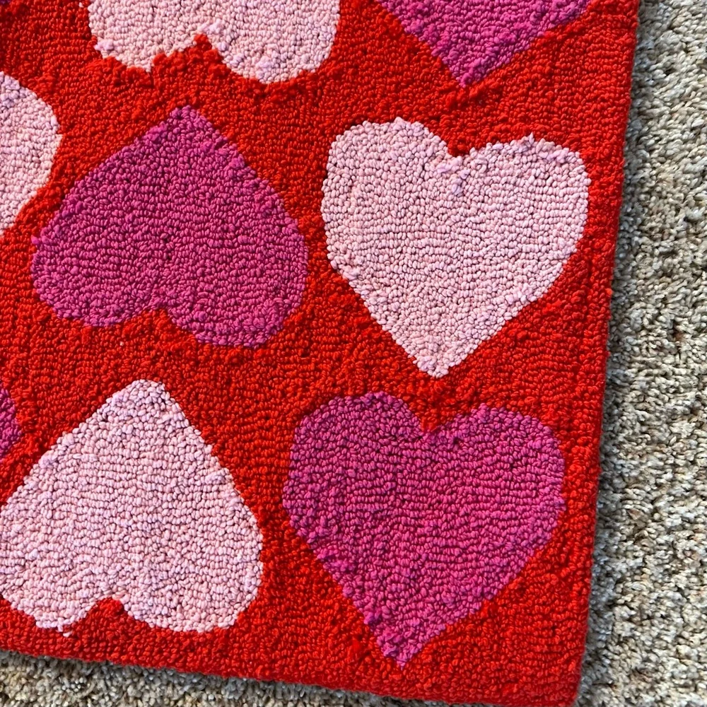 100% cotton, red pink hearts hook rug